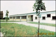 Szkoła podstawowa, widok og&oacute;lny od frontu, Wrocław-Krzyki