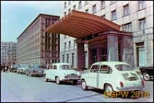 Śr&oacute;dmieście, Grand Hotel przy ulicy Kruczej 28, fasada, wejście, Warszawa