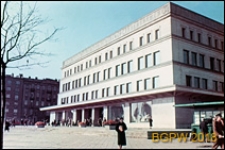 Powszechny Dom Towarowy Wola przy ulicy Młynarskiej 8/12 róg Alei Solidarności, widok zewnętrzny, Warszawa