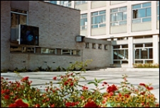 Żoliborz Południowy, Zespół Szkół Zawodowych Centralnego Związku Spółdzielczości Pracy, fragment budynku szkoły, widok od strony dziedzińca, Warszawa