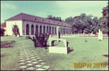 Muzeum Plakatu w Wilanowie, ulica Kostki Potockiego 10/16, otwarta wystawa rzeźby nowoczesnej przed oranżerią, Warszawa