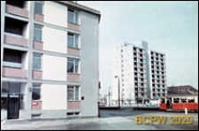 Osiedle mieszkaniowe przy placu Teatralnym, bloki przy ulicy, Warszawa