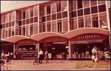 Fragment ściany frontowej domu towarowego, Basildon, Anglia, Wielka Brytania