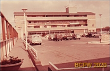 Parking na dachu z samochodami, Corby, Anglia, Wielka Brytania