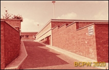 Wjazd na parking dachowy, Corby, Anglia, Wielka Brytania