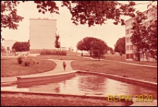 Osiedle mieszkaniowe Les Grandes Terres, domy mieszkalne w krajobrazie, Paryż-Marly-le-Roi, Francja