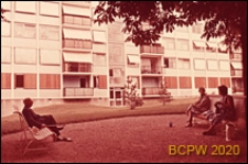 Osiedle mieszkaniowe Les Grandes Terres, wnętrze międzyblokowe, Paryż-Marly-le-Roi, Francja