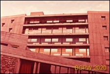 Miasteczko Uniwersyteckie, Dom Brazylijski, fragment elewacji frontowej gmachu głównego i budynku klubu, Paryż, Francja