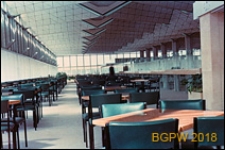 Międzynarodowy Port Lotniczy na Okęciu przy ulicy Żwirki i Wigury, wnętrze hali pasażerskiej, antresola, kawiarnia, Warszawa