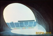 Stadion Dziesięciolecia, wejście na murawę pod trybunami, tunel eliptyczny, Warszawa