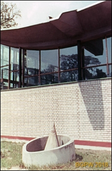 Akademia Wychowania Fizycznego im. J&oacute;zefa Piłsudskiego, widok zewnętrzny, detal hali sportowej,Warszawa