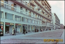 Zabudowa mieszkaniowa przy ulicy Świętokrzyskiej z pawilonami na parterze, Warszawa