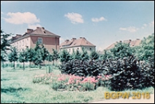 Osiedle Mariensztat, widok od strony teren&oacute;w zielonych, Warszawa