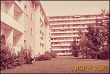 Osiedle mieszkaniowe Hirzenbach, budynki mieszkalne, widok od strony skweru, Zurych, Szwajcaria