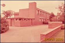 Szkoła, fragment budynku szkolnego, widok od strony drogi wewnętrznej, Zurych, Szwajcaria