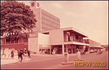 Centrum handlowe, widok naroża budynku, Hemel Hempstead, Anglia, Wielka Brytania