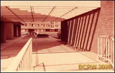 Osiedle mieszkaniowe Brandon Estate, zadaszone przejście między blokami mieszkalnymi, Londyn, Wielka Brytania