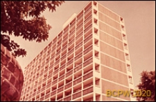 Osiedle mieszkaniowe Loughborough Road Estate, wieżowiec mieszkalny, widok naroża budynku, Londyn, Wielka Brytania