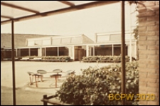 Szkoła Munkeg&aring;rd, wewnętrzny dziedziniec szkolny, Kopenhaga, Dania