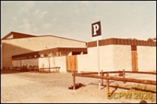 Osiedle mieszkaniowe Bellahøj, budynki zaplecza pływalni, Kopenhaga, Dania