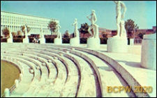 Stadion Marmurowy, rzeźby otaczające bieżnię, Rzym, Włochy