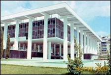 Gmach Ambasady Stan&oacute;w Zjednoczonych, widok naroża budynku oraz wejście do budynku, Ateny, Grecja