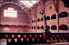 Giełda Berlage przy ulicy Damrak w centrum miasta, wnętrze, widok na drugą i trzecią kondygnację arkad filarowych, Amsterdam, Niderlandy