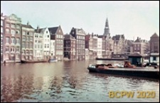 Port przy dworcu kolejowym, widok zabudowy nabrzeża, Amsterdam, Niderlandy