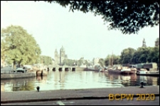 Kanał przy dworcu kolejowym, widok ogólny, Amsterdam, Niderlandy