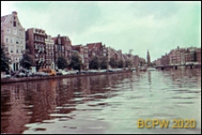 Kanał miejski z zabudowanym nabrzeżem, widok ogólny, Amsterdam, Niderlandy