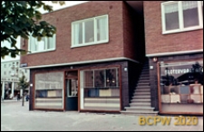 Osiedle mieszkaniowe w dzielnicy Slotervaart w zachodniej części miasta, budynek mieszkalny z parterem sklepowym, Amsterdam, Niderlandy