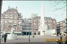 Pomnik na placu Dam ku czci poległych w czasie II wojny światowej, Amsterdam, Niderlandy