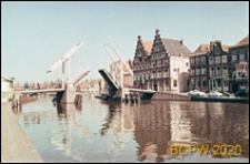 Podnoszony most na kanale, widok ogólny, Haarlem, Niderlandy