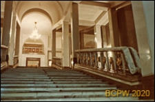 Teatr Wielki Opery i Baletu, widok wnętrza, zbliżenie schodów, Warszawa