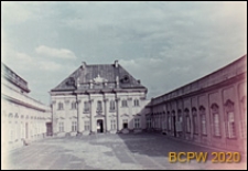 Pałac "Pod Blachą", widok ogólny od dziedzińca, Warszawa