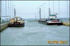 Stopień wodny Gabcikovo, komora śluzy, śluzowanie jednostek pływających, Słowacja