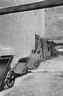 Nieznane podwórko w Warszawie