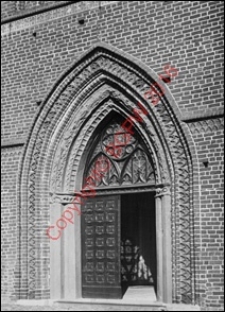 Bazylika archikatedralna Wniebowzięcia Najświętszej Maryi Panny i św. Andrzeja. Portal. Widok z przed 1939 roku. Frombork