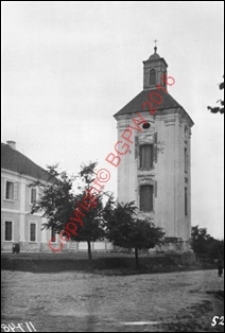 Dzwonnica przy kościele św. Tr&oacute;jcy. Widok z przed 1939 roku. Jan&oacute;w Podlaski