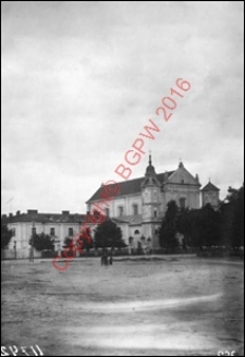 Kości&oacute;ł św. Tr&oacute;jcy. Widok og&oacute;lny zewnętrzny z przed 1939 roku. Jan&oacute;w Podlaski