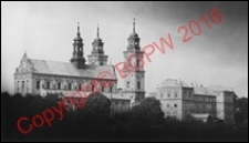 Kościół Matki Boskiej Bolesnej. Widok zewnętrzny ogólny z przed 1939 roku. Jarosław