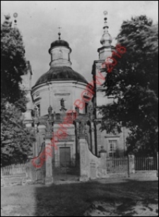 Kolegiata św. J&oacute;zefa. Widok od strony frontowej z przed 1939 roku. Klimont&oacute;w