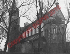 Kolegiata NMP i św. Aleksego. Widok og&oacute;lny od strony absydy z przed 1939 roku. Tum