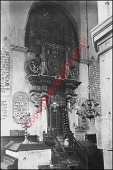 Bóżnica. Wnętrze. Ściana z szafą na rodały. Widok z przed 1939 roku. Tykocin