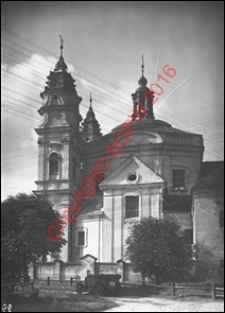 Kościół parafialny św. Ludwika. Widok od strony fasady bocznej z przed 1939 roku. Włodawa
