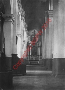 Katedra Zmartwychwstania Pańskiego i św. Tomasza Apostoła w Zamościu. Wnętrze. Nawa lewa. Widok z przed 1939 roku. Zamość