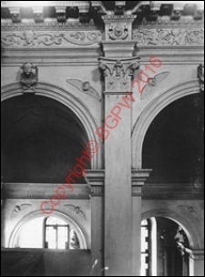 Katedra Zmartwychwstania Pańskiego i św. Tomasza Apostoła. Wnętrze. Fragment kolumny z pilastrem. Widok z przed 1939 roku. Zamość