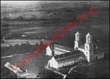 Zespół klasztorny Benedyktynek. Widok lotniczy z 1938 roku. Jarosław