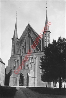 Bazylika archikatedralna Wniebowzięcia Najświętszej Maryi Panny i św. Andrzeja. Widok od strony fasady frontowej z 1901 roku. Frombork