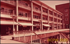 Zabudowa mieszkaniowa z dwupoziomowym przejściem dla pieszych, Coventry, Anglia, Wielka Brytania